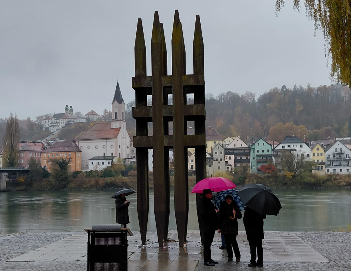 Antifaschistisches Gedenken zur Reichspogromnacht am Mahnmal Passau